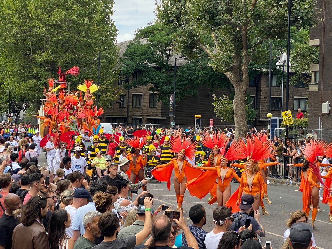 英國倫敦諾丁丘嘉年華攻略:活動亮點、歷史與參加指南 | Notting Hill Carnival 加勒比文化的世界第二大街頭派對! - 第1張圖 Notting Hill Carnival