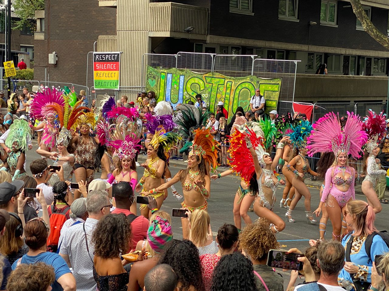 英國倫敦諾丁丘嘉年華攻略:活動亮點、歷史與參加指南 | Notting Hill Carnival 加勒比文化的世界第二大街頭派對! - 第9張圖