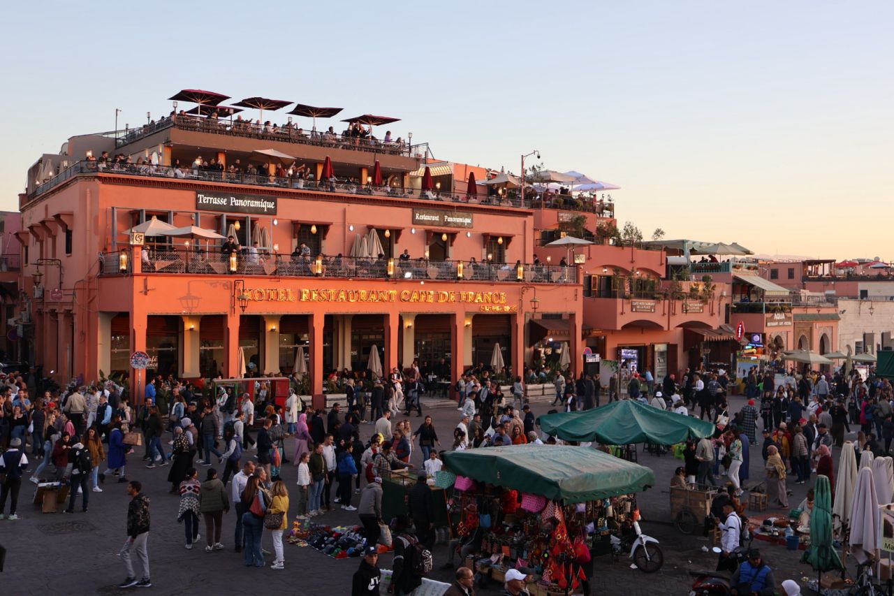 【摩洛哥】不眠廣場看日落最佳位置推薦|馬拉喀什 Jemaa el-Fnaa - 第12張圖