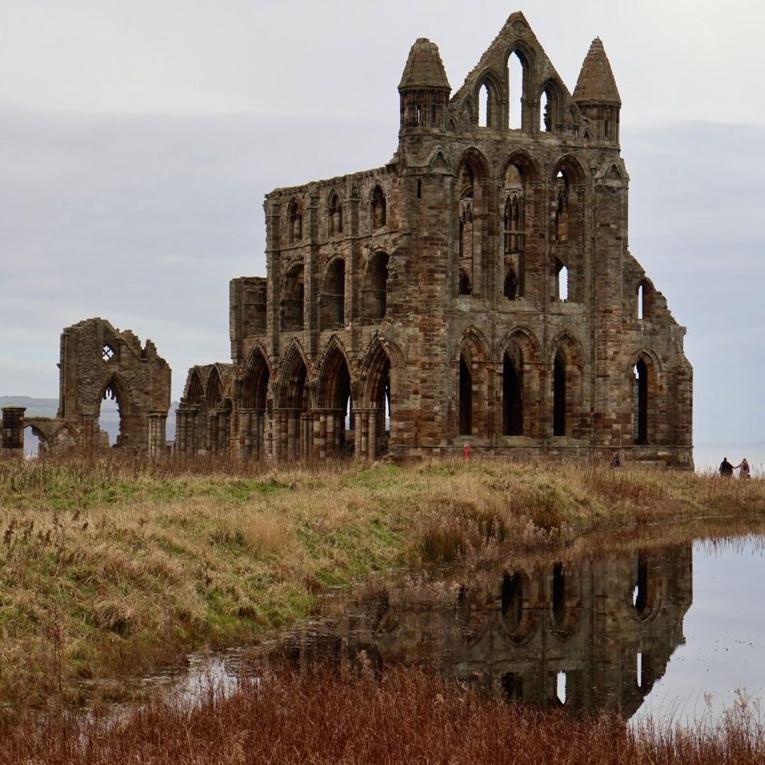 【英國 Whitby 惠特比】旅遊攻略:7 個必去景點、行程安排、交通|約克近郊景點 - 第1張圖