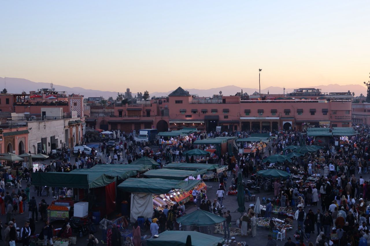 【摩洛哥】不眠廣場看日落最佳位置推薦|馬拉喀什 Jemaa el-Fnaa - 第21張圖