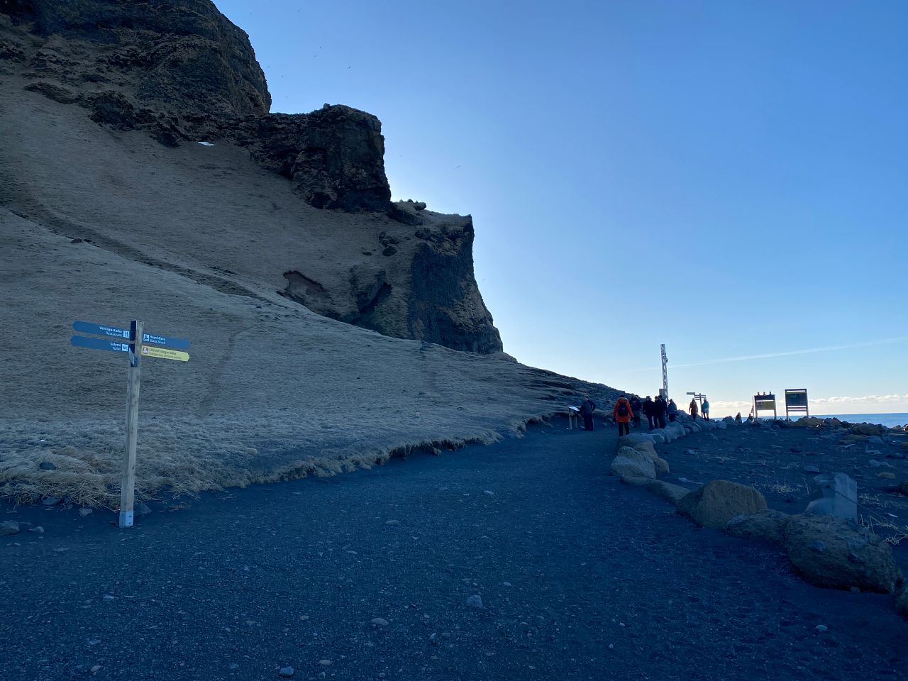 【冰島】雷尼斯黑沙灘 Reynisfjara Beach|黑沙灘成因、六邊型玄武岩柱 - 第4張圖 Reynisfjaraimg 2871