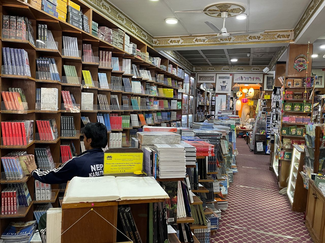 尼泊爾塔美爾 Thamel 逛街攻略|9 間必逛小店推薦,伴手禮、手工藝、茶葉通通有! - 第3張圖 Thamelshopimg 2102
