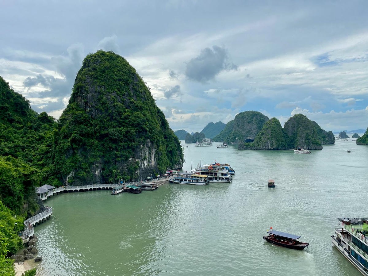 下龍灣必訪景點:驚訝洞與英雄島詳細介紹與遊玩重點 - 第3張圖 Sungsungsot