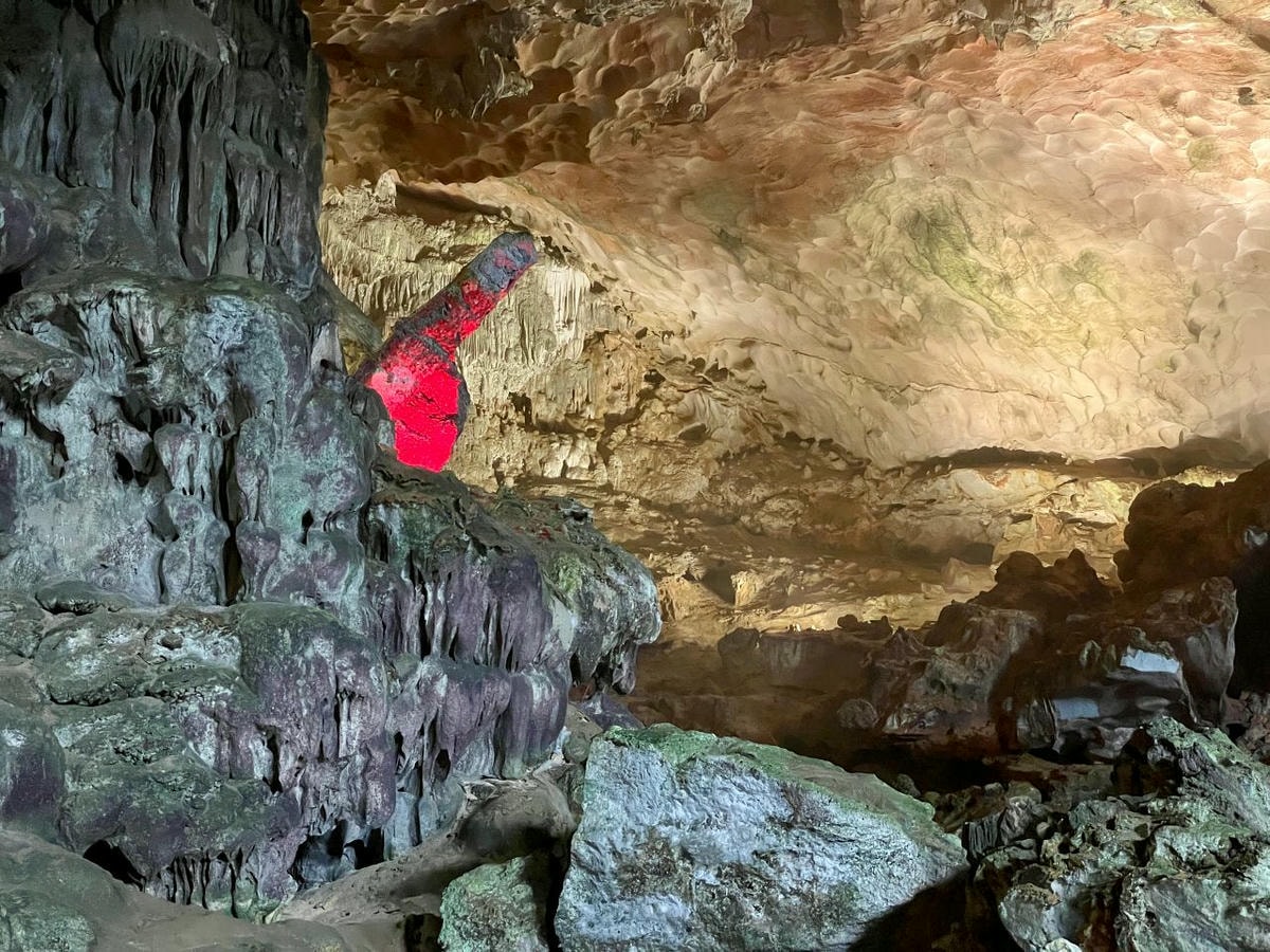 下龍灣必訪景點:驚訝洞與英雄島詳細介紹與遊玩重點 - 第7張圖 Sungsungsot