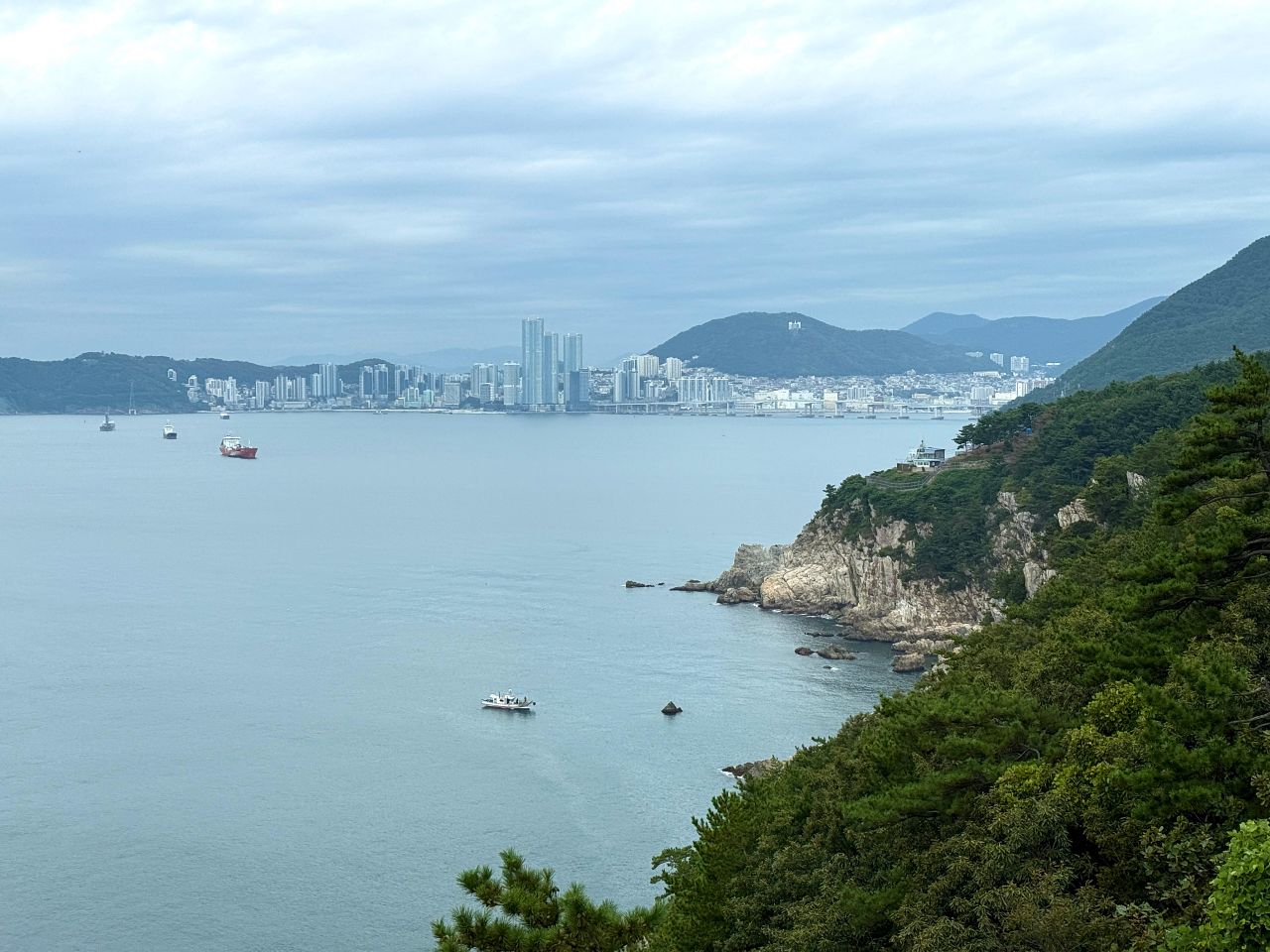 釜山影島咖啡廳 Thrill On The Mug|落地窗海景、階梯座位超好拍 - 第16張圖 Thrillonthemugimg 7574