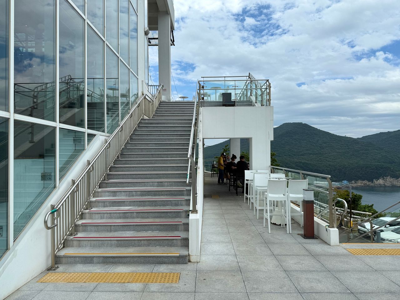 釜山影島咖啡廳 Thrill On The Mug|落地窗海景、階梯座位超好拍 - 第17張圖 Thrillonthemugimg 7577