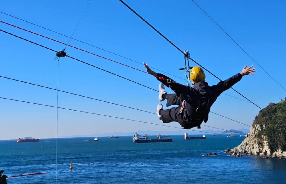 釜山影島咖啡廳 Thrill On The Mug|落地窗海景、階梯座位超好拍 - 第2張圖 Thrillonthemugziplinetaejongdae1