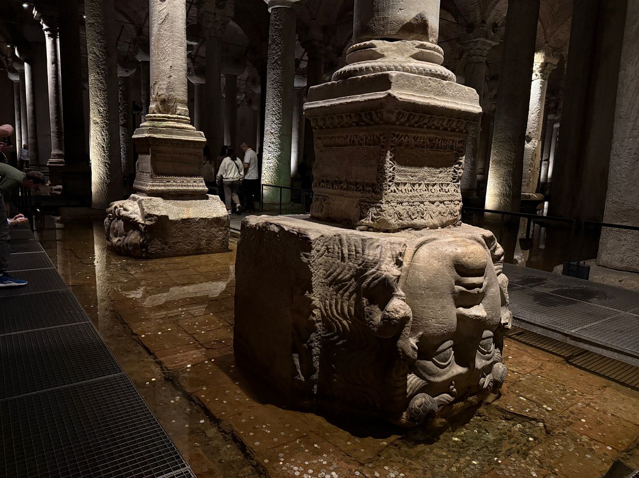 【伊斯坦堡地下水宮】梅杜莎之頭、336 根柱子之謎？門票與參觀攻略、深度歷史解密