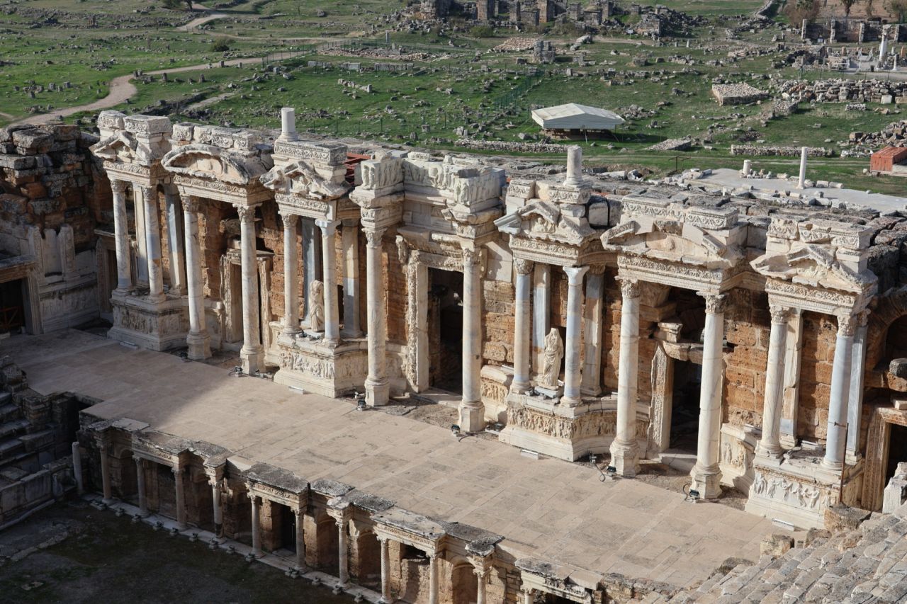 希拉波利斯古城攻略：羅馬大劇院、棉花堡、古墓區、門票交通地圖看這篇就夠！