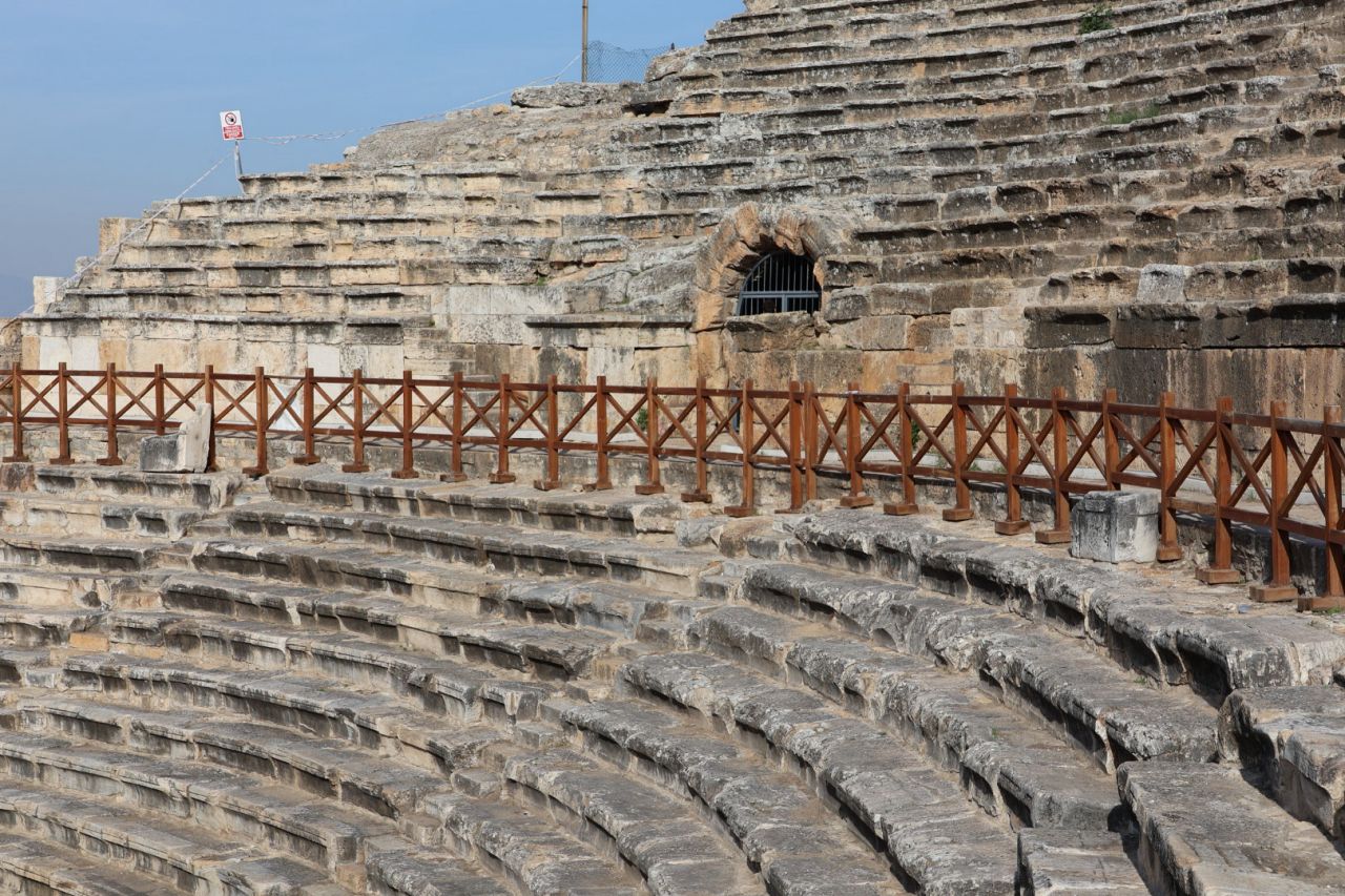希拉波利斯古城攻略：羅馬大劇院、棉花堡、古墓區、門票交通地圖看這篇就夠！