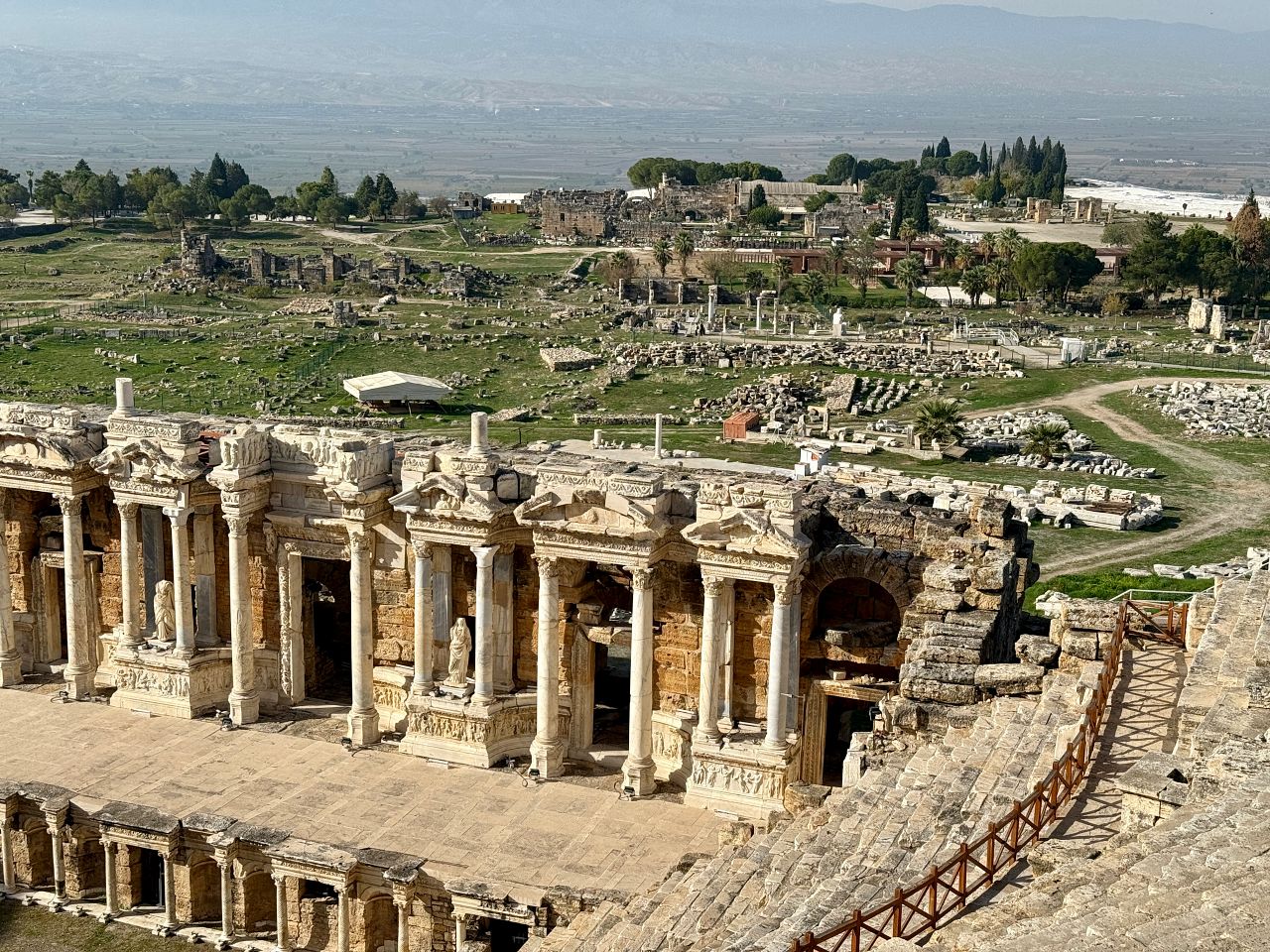 希拉波利斯古城攻略：羅馬大劇院、棉花堡、古墓區、門票交通地圖看這篇就夠！