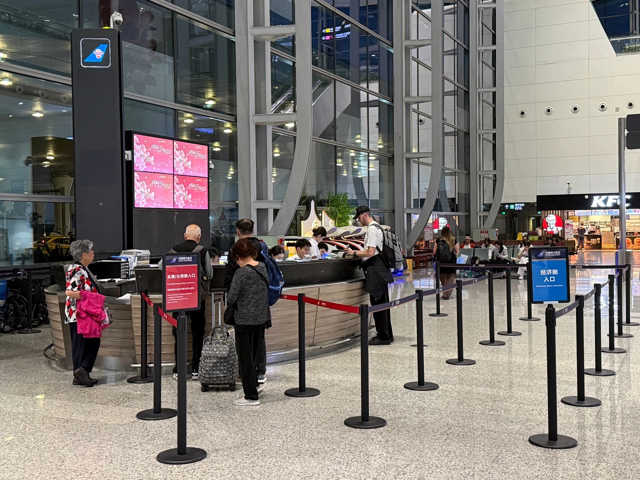 廣州白雲機場中國南方航空中轉住宿櫃檯