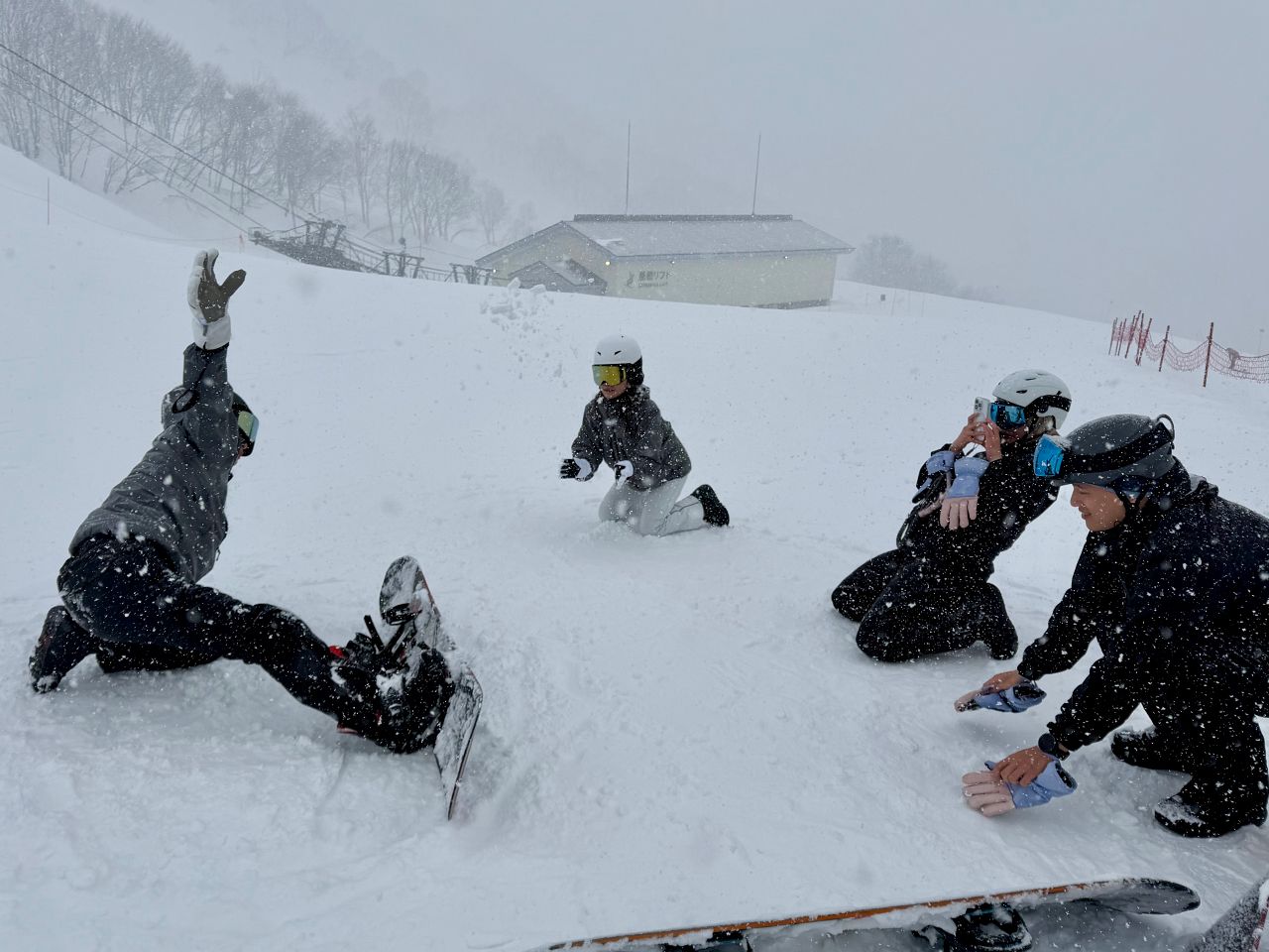 滑雪後與夥伴合照