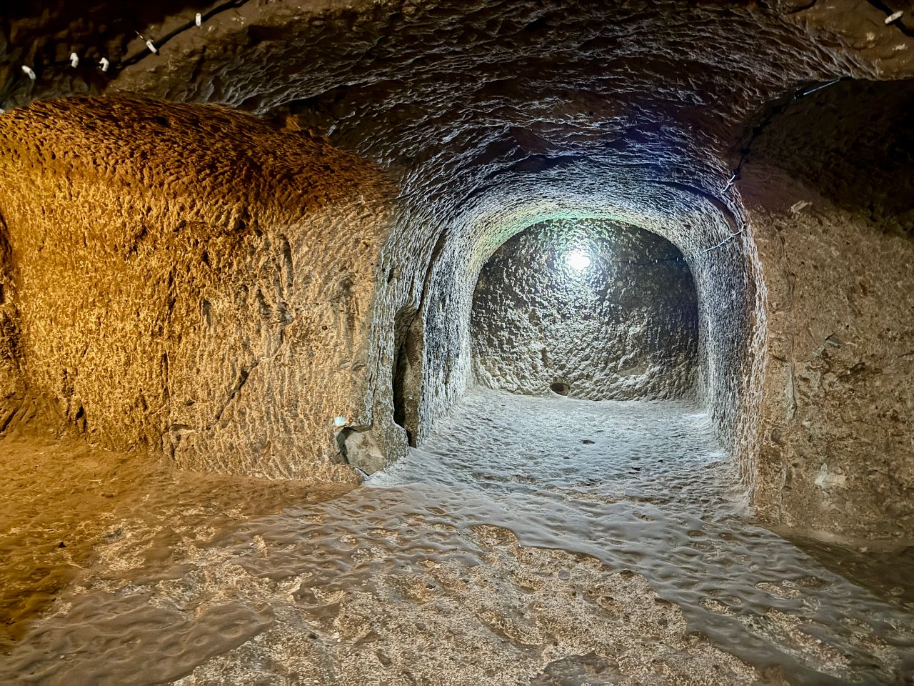 德林克尤地下城攻略｜卡帕多奇亞最深地下城，門票、參觀路線與歷史完整介紹