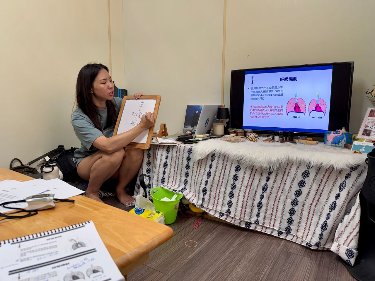 自由潛水課程推薦|恆春貓魚小姐 AIDA2 心得:平壓、憋氣與第一次沒過 - 第2張圖 貓魚小姐自由潛水室內學科教室上課情形