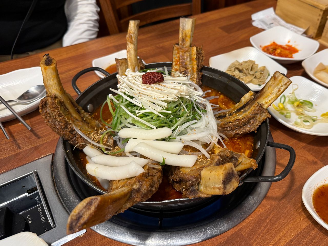 濟州島細花排骨｜辣燉牛排骨鍋、菜單、價位、咸德店候位全記錄