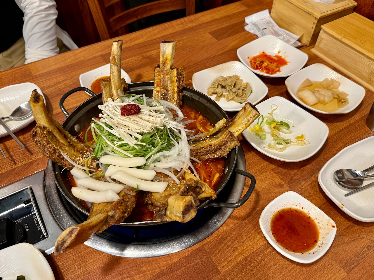 濟州島細花排骨｜辣燉牛排骨鍋、菜單、價位、咸德店候位全記錄