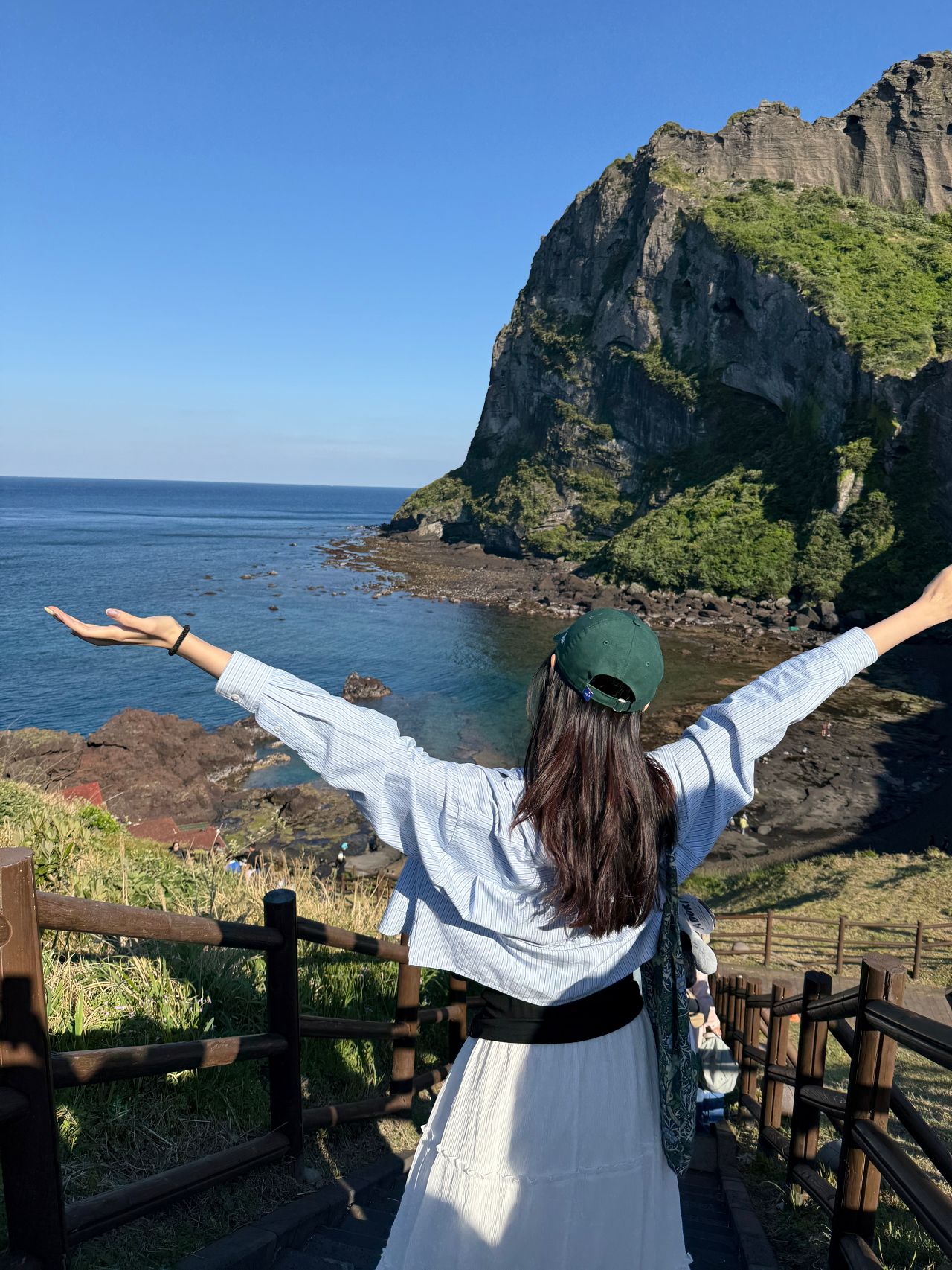 濟州島城山日出峰與海岸線的全景